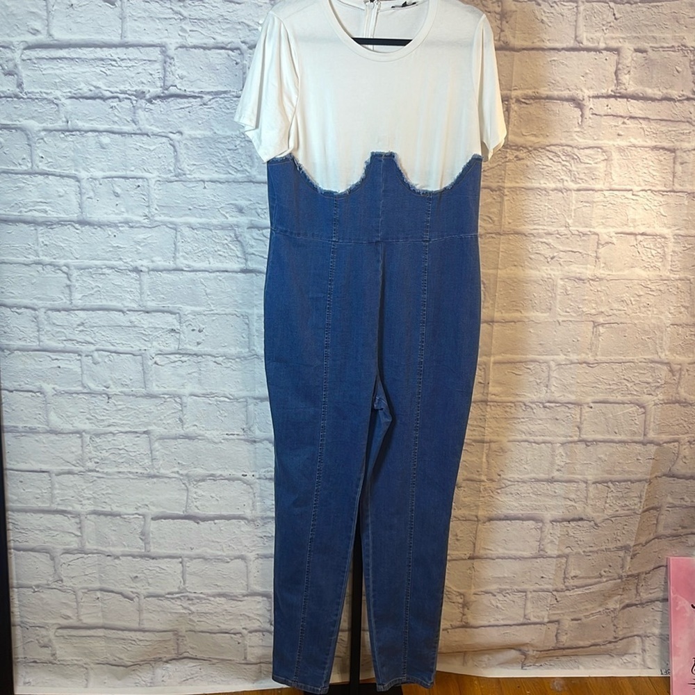Fashion Nova  Woman Jumpsuit White Corset Style 2X Denim Zipper Short Sleeve
